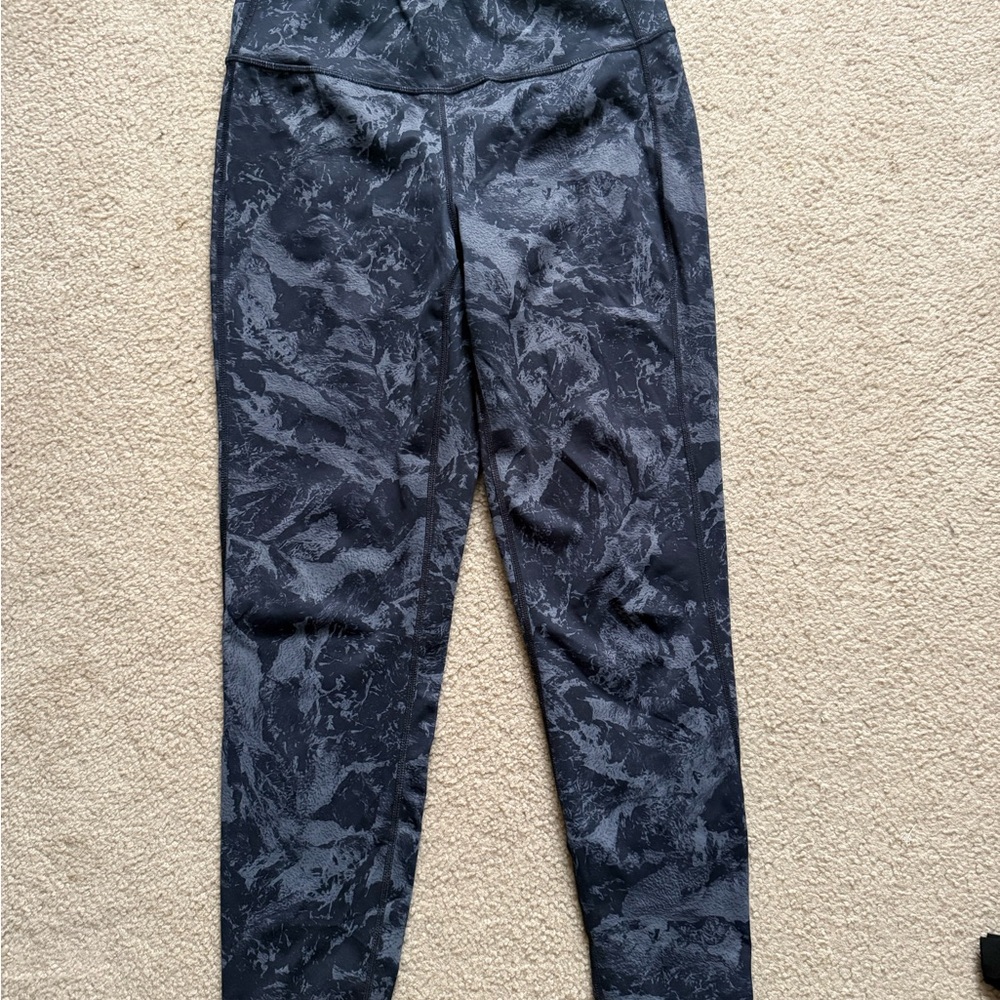 Lolë Women’s Printed Yoga Leggings Size M – Black/Grey Pattern